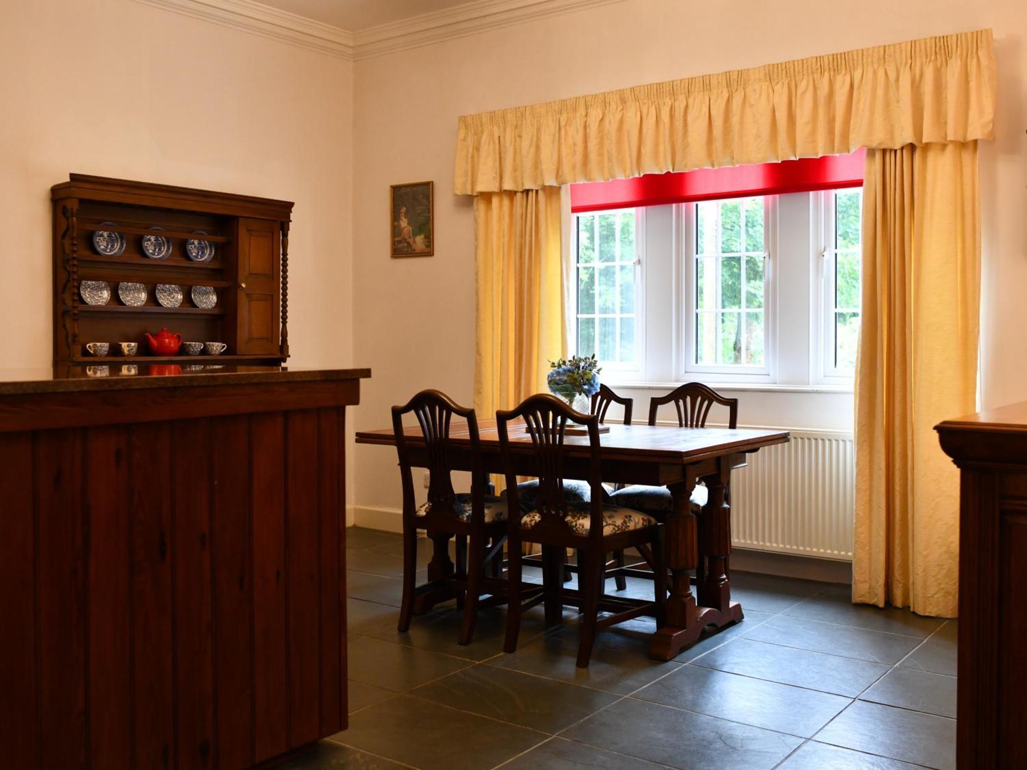 Cloncaird Castle Estate Cottages Maybole Номер фото